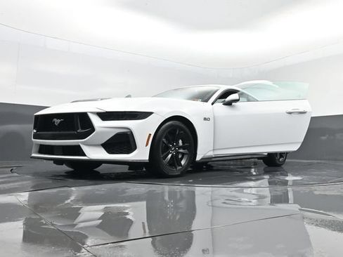 Used 2025 Ford Mustang GT RWD image 32