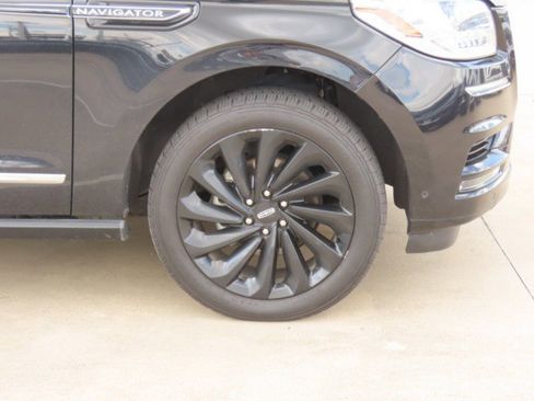 Used 2020 Lincoln Navigator Reserve w/ Equipment Group 208A Reserve AWD/4WD image 7