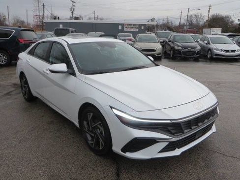 Used 2025 Hyundai Elantra SEL FWD image 52
