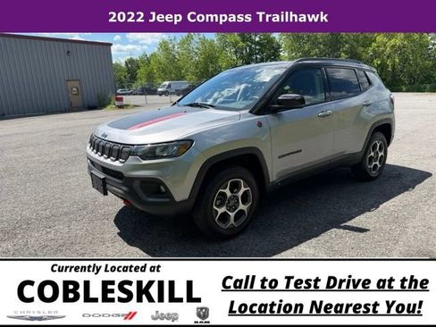 Used 2022 Jeep Compass Trailhawk w/ Trailhawk Convenience Group AWD/4WD image 9