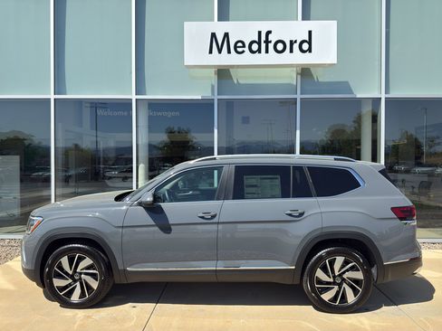 New 2025 Volkswagen Atlas SEL image 7