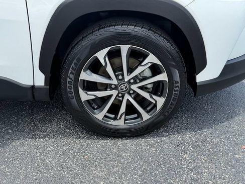 Certified 2023 Toyota Corolla Cross XLE w/ Convenience Package FWD image 9