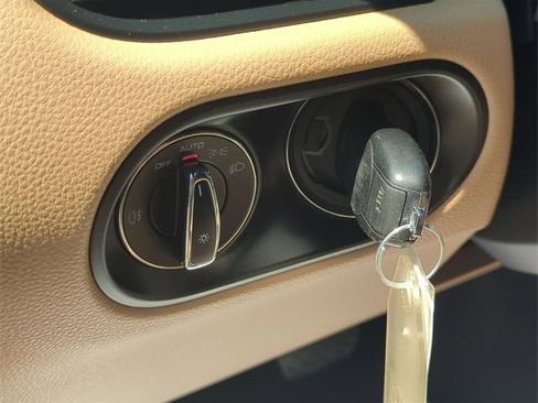 Used 2021 Porsche Macan image 35