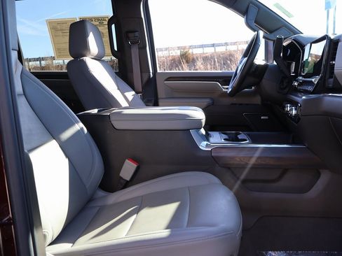 Used 2024 GMC Sierra 2500 SLT w/ SLT Premium Package image 9