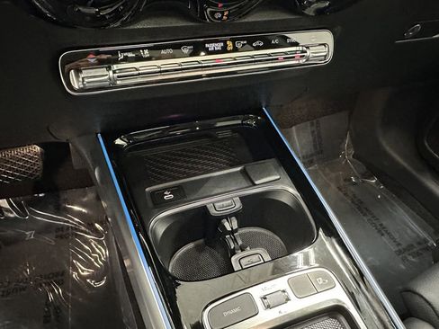 Certified 2024 Mercedes-Benz GLB 250 image 32