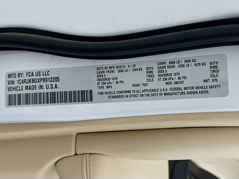 Used 2023 Jeep Grand Cherokee L Limited w/ Luxury Tech Group II image 30