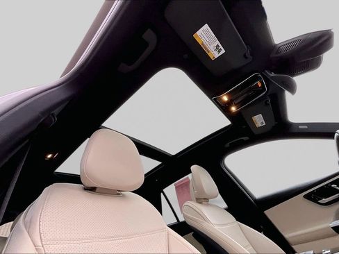 Used 2023 Mercedes-Benz GLC 300 4MATIC image 26