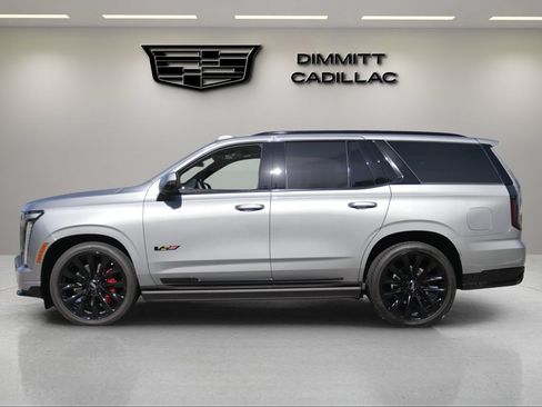 Certified 2025 Cadillac Escalade V w/ LPO, ONYX Package AWD/4WD image 8
