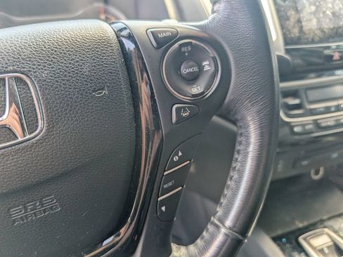 Used 2017 Honda Pilot Touring image 13