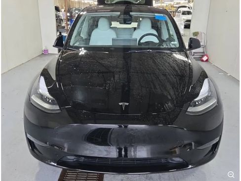 Used 2023 Tesla Model Y Long Range AWD/4WD image 2