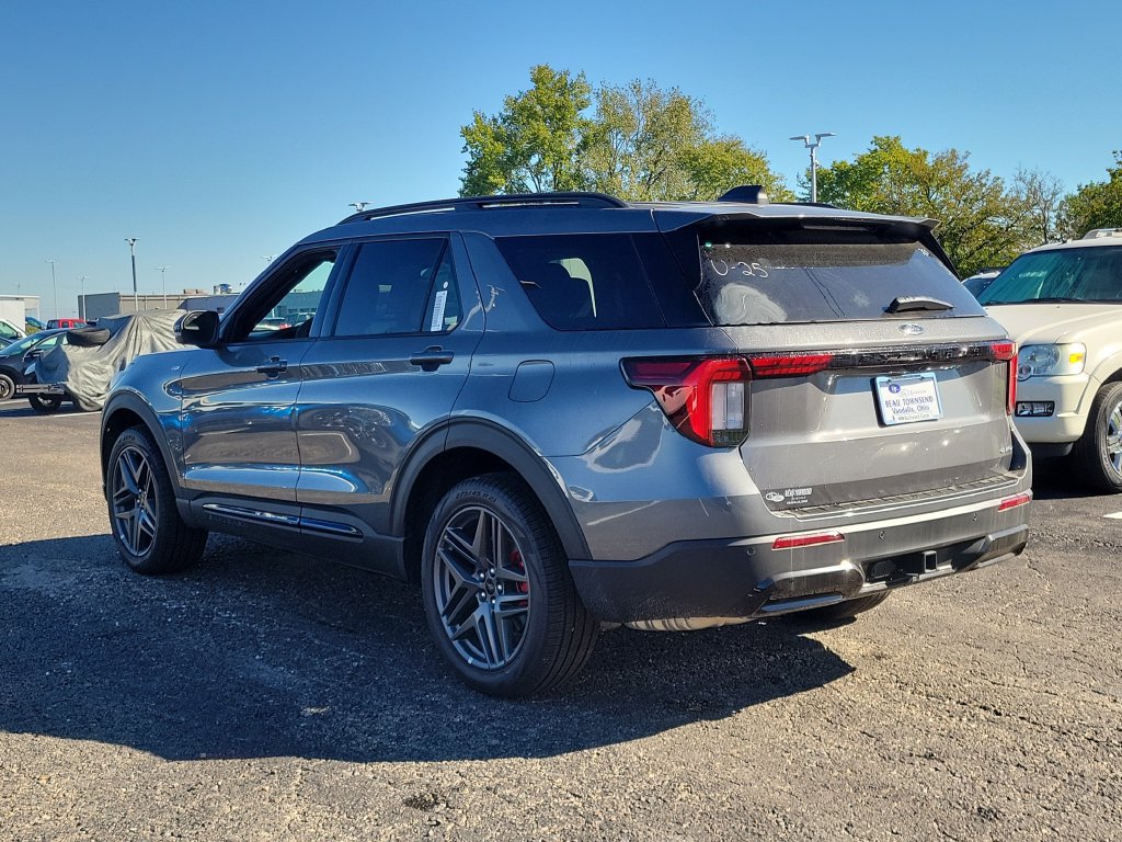 New 2026 Ford Explorer ST-Line w/ ST-Line Street Pack AWD/4WD image 6