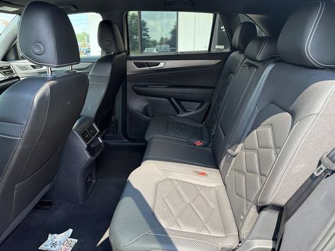 Used 2025 Volkswagen Atlas Cross Sport SE FWD image 5