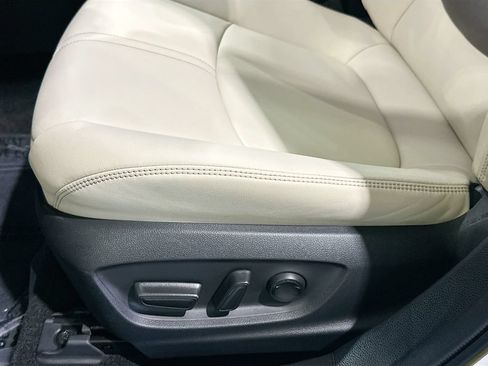 Used 2022 Toyota Corolla LE w/ Premium Interior Package FWD image 18