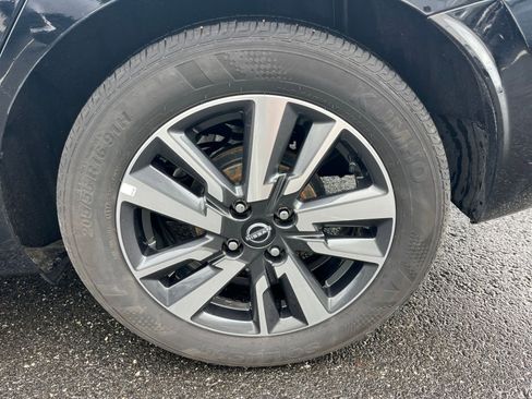 Used 2025 Nissan Versa SV image 29