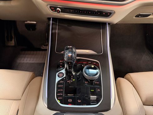 Used 2022 BMW X7 xDrive40i w/ M Sport Package AWD/4WD image 18