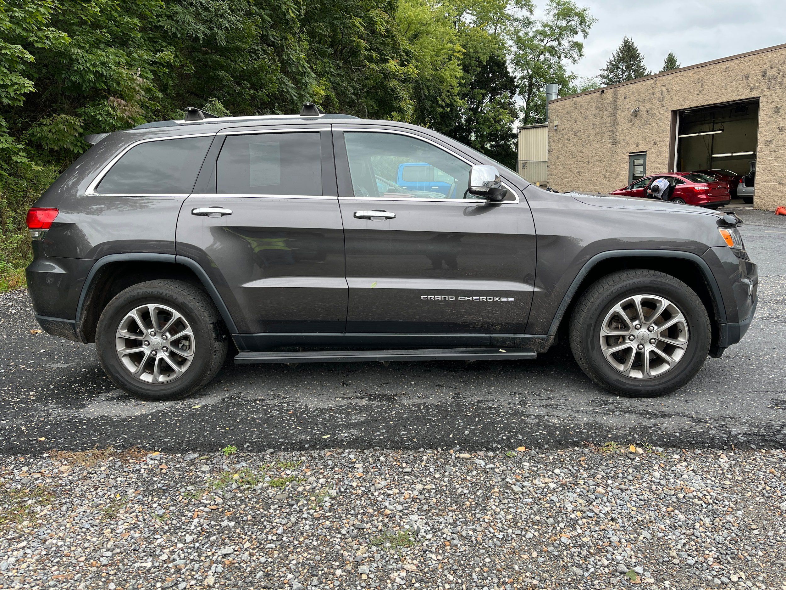 Used 2015 Jeep Grand Cherokee Limited w/ Trailer Tow Group IV AWD/4WD image 3