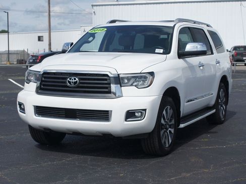 Used 2018 Toyota Sequoia Limited w/ Safety & Convenience Package AWD/4WD image 2