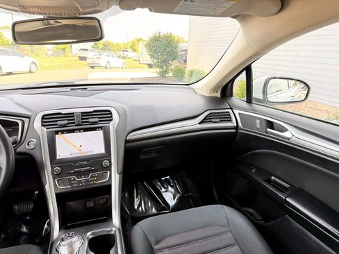 Used 2019 Ford Fusion SE FWD image 24