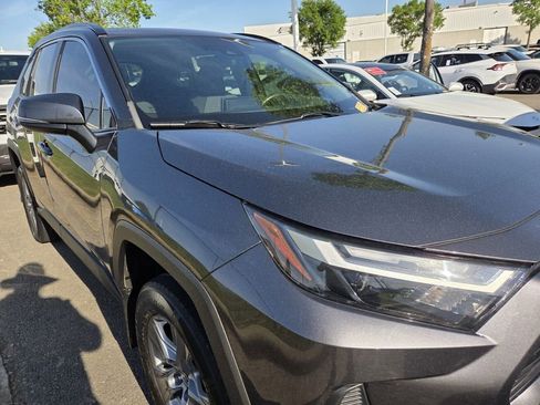 Used 2022 Toyota RAV4 XLE w/ Convenience Package AWD/4WD image 3