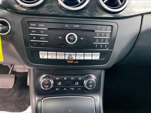 Used 2017 Mercedes-Benz B 250e image 29