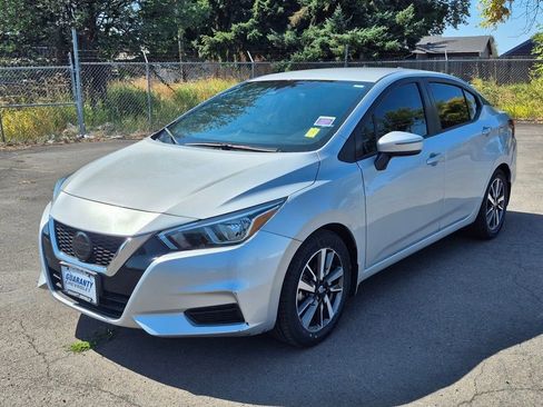 Used 2021 Nissan Versa SV image 4