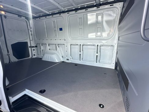 Used 2025 Mercedes-Benz Sprinter 2500 image 12