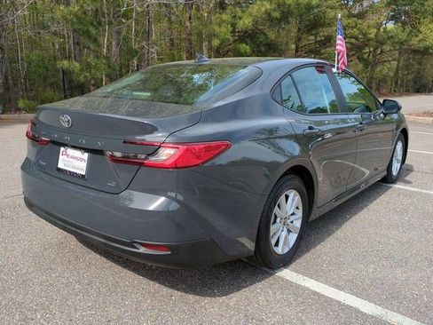 Used 2025 Toyota Camry LE image 4