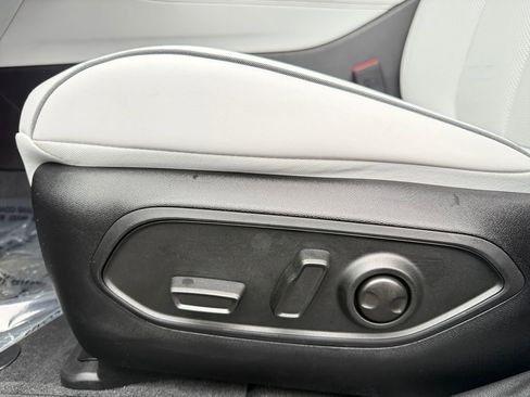 Used 2025 Jeep Wagoneer S Limited image 10