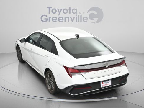 Used 2025 Hyundai Elantra Sport FWD image 20