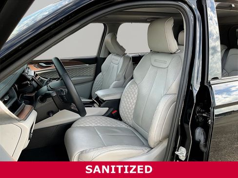 Used 2022 Jeep Grand Cherokee Summit w/ Luxury Tech Group V AWD/4WD image 21