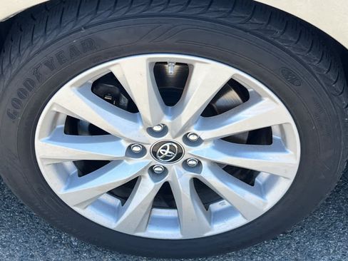 Used 2018 Toyota Camry LE image 10