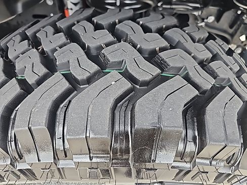 Certified 2024 Jeep Gladiator Mojave image 5