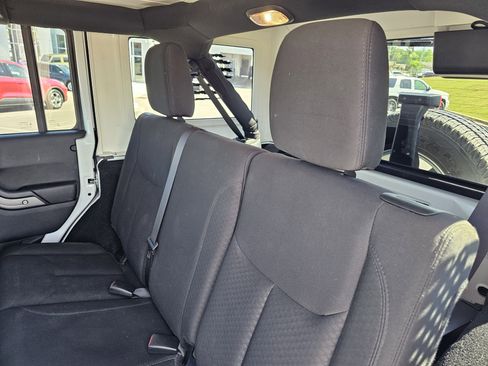 Used 2018 Jeep Wrangler Unlimited Sport S AWD/4WD image 29