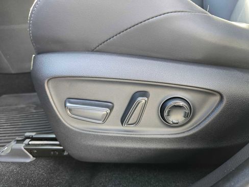 Used 2024 Toyota Venza Limited image 23
