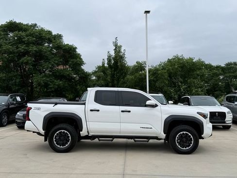 Used 2024 Toyota Tacoma TRD Off-Road AWD/4WD image 5
