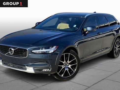 Used 2020 Volvo V90 T6 Cross Country image 1