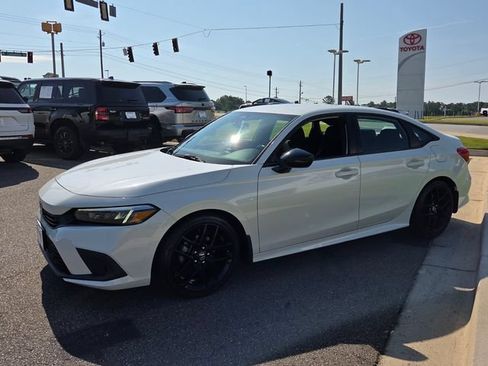 Used 2023 Honda Civic Sport image 3