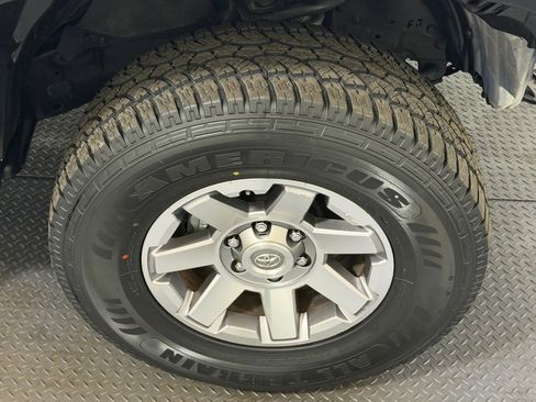 Used 2014 Toyota FJ Cruiser 4WD w/ Upgrade Package image 17