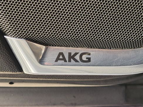 Used 2021 Cadillac Escalade Premium Luxury image 23