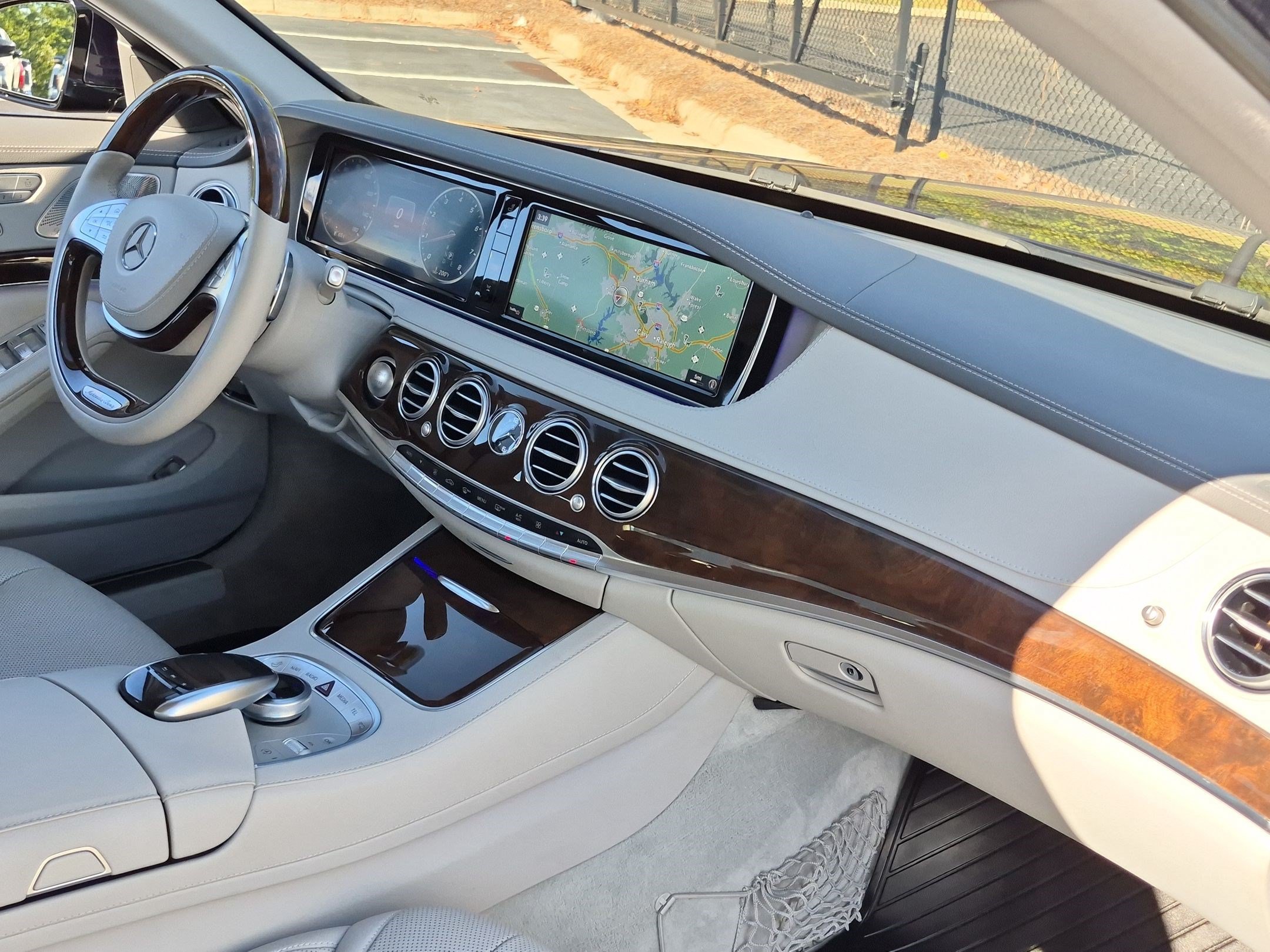 Used 2017 Mercedes-Benz S 550 4MATIC Sedan image 32