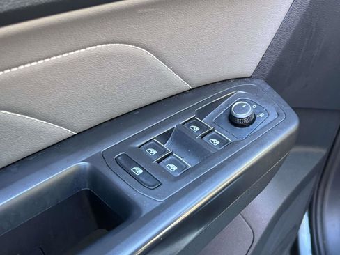 Used 2022 Volkswagen Atlas Cross Sport SE image 28