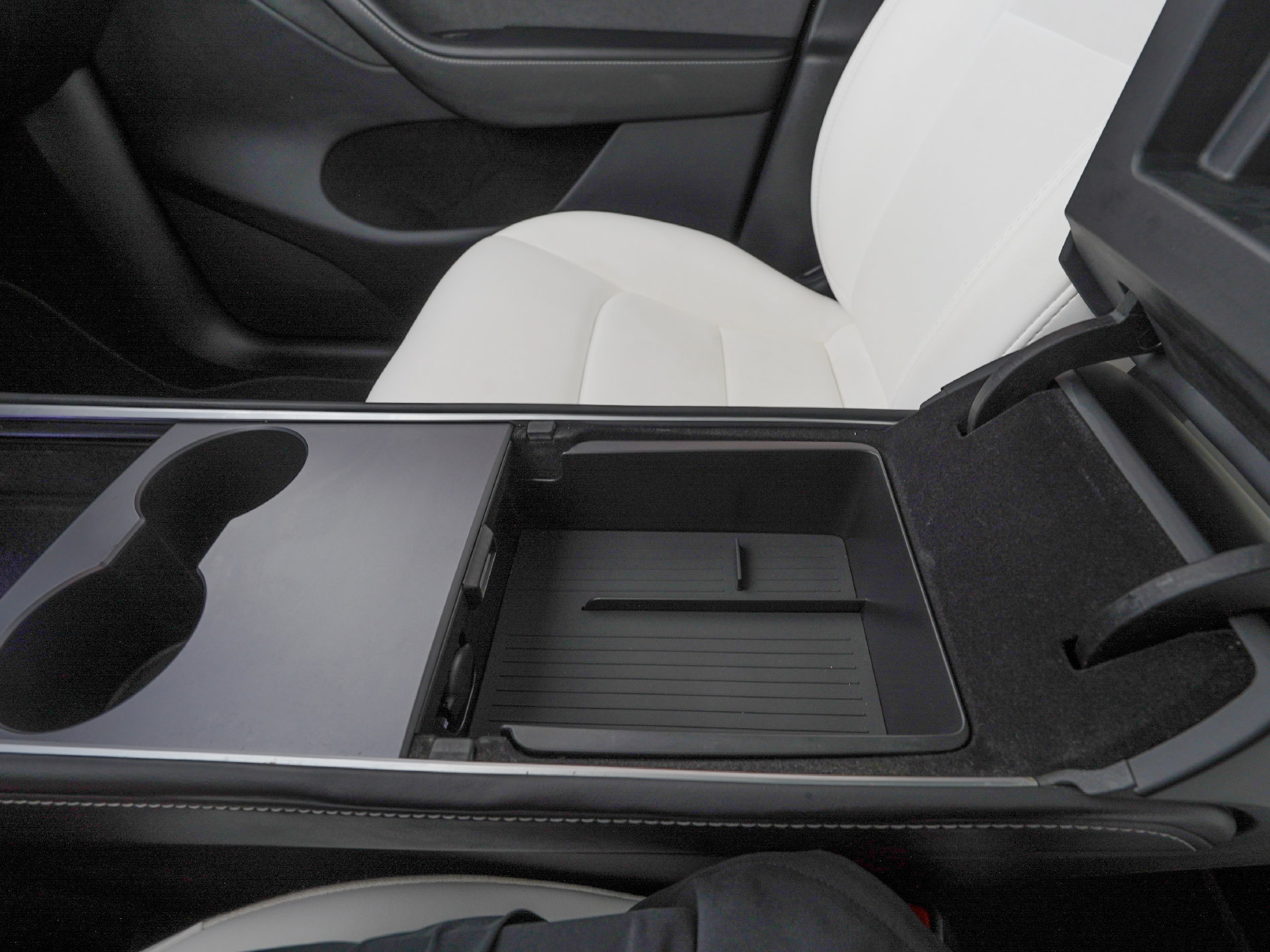 Used 2024 Tesla Model Y Long Range AWD/4WD image 30