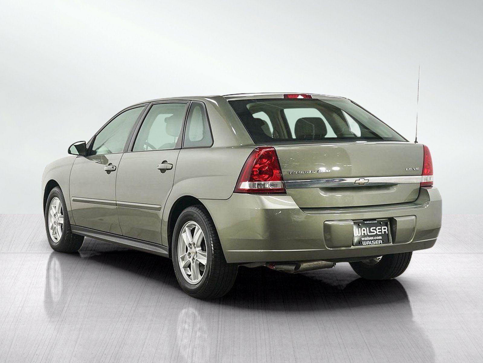 Used 2005 Chevrolet Malibu LS w/ Preferred Equipment Group FWD image 3