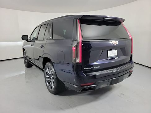 Used 2022 Cadillac Escalade Sport w/ Touring Package AWD/4WD image 3