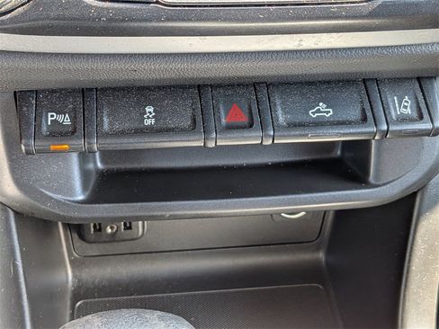 Used 2022 Chevrolet Colorado LT w/ Fleet Safety Package image 28