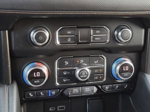 Used 2022 GMC Yukon XL AT4 AWD/4WD image 29