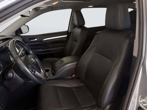 Used 2016 Toyota Highlander XLE image 29
