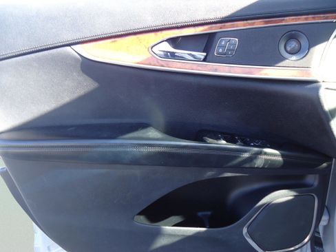 Used 2019 Lincoln Nautilus Reserve image 26