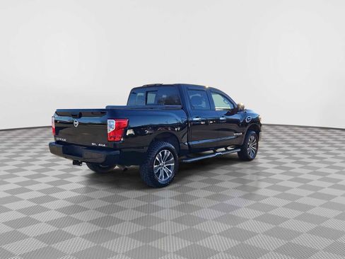 Used 2017 Nissan Titan SL image 8