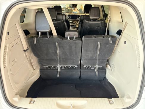 Used 2024 Chrysler Pacifica Limited FWD image 27